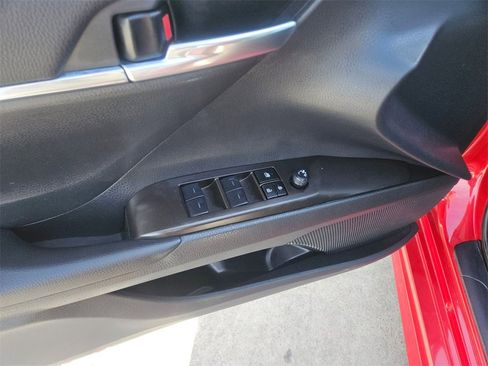 Used 2024 Toyota Camry SE image 15