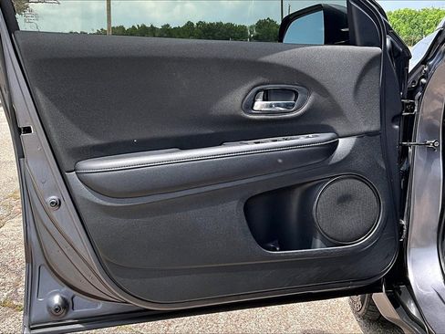 Used 2020 Honda HR-V LX image 17