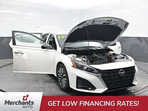 Used 2025 Nissan Altima 2.5 SV FWD image 44