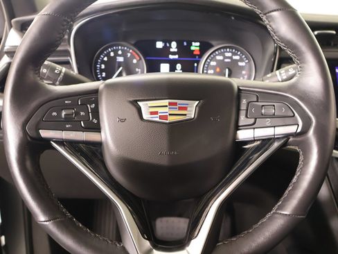 Used 2025 Cadillac XT6 Premium Luxury w/ Technology Package FWD image 3