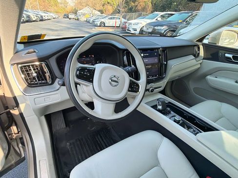 Certified 2023 Volvo XC60 B5 Plus image 28