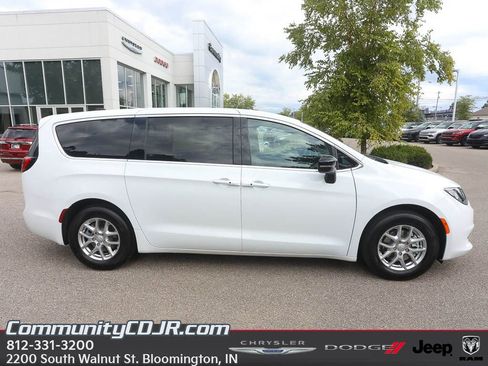 New 2026 Chrysler Voyager LX image 8