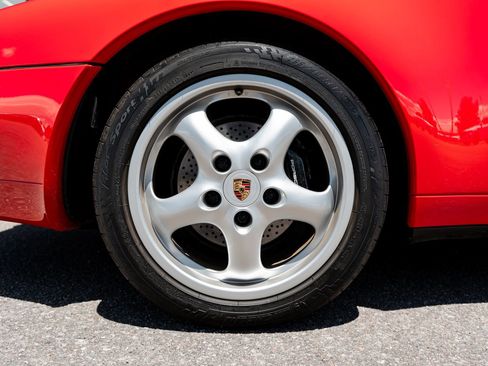 Used 1995 Porsche 911 Carrera RWD image 15
