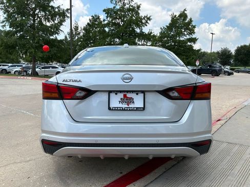 Used 2025 Nissan Altima 2.5 SV FWD image 7