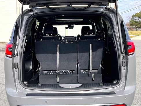 Used 2023 Chrysler Pacifica Limited w/ S Appearance Package image 26