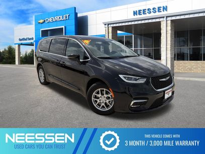 Used 2026 Chrysler Pacifica Select