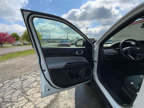 Used 2024 Jeep Compass Latitude AWD/4WD image 20