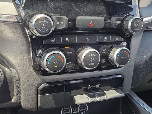 Used 2024 RAM 1500 Laramie AWD/4WD image 29