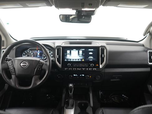 Used 2025 Nissan Frontier SL w/ Bed Access Package AWD/4WD image 13