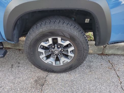 Used 2019 Toyota Tacoma TRD Off-Road w/ Technology Package image 23