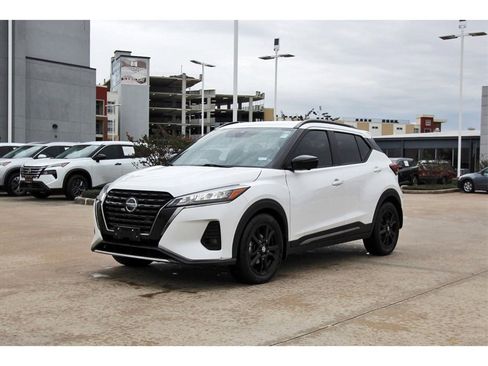 Certified 2021 Nissan Kicks SR image 2