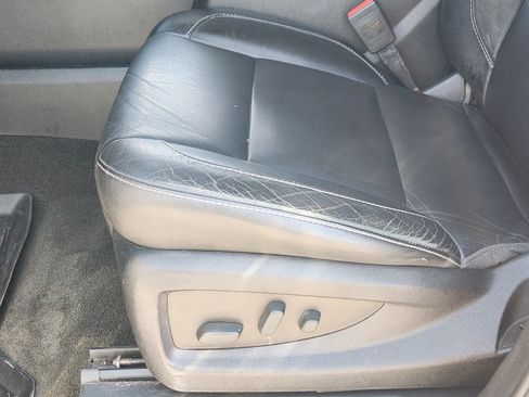 Used 2018 Chevrolet Suburban LT AWD/4WD image 25