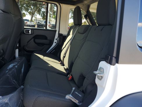 Used 2026 Jeep Wrangler Unlimited Sport AWD/4WD image 9