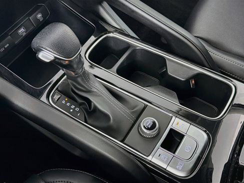 Used 2025 Kia Telluride LX FWD image 25