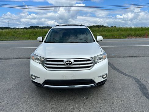 Used 2012 Toyota Highlander Limited w/ Tow Pkg AWD/4WD image 4