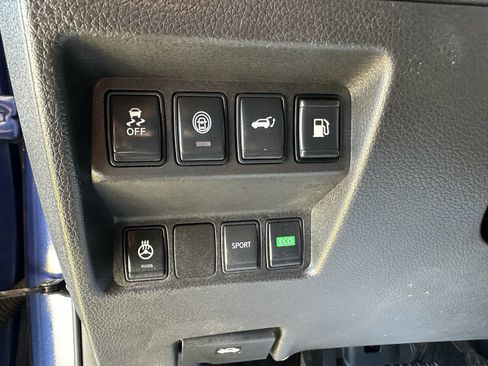 Used 2018 Nissan Rogue SL w/ Premium Package image 11