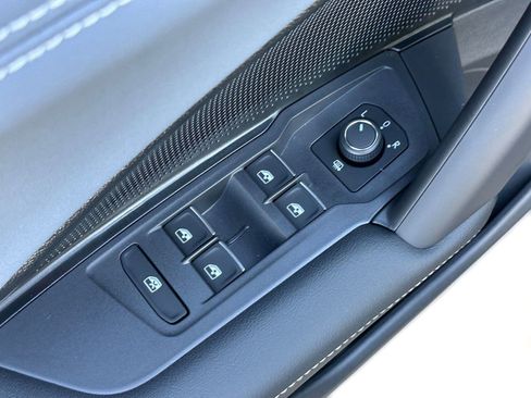 New 2026 Volkswagen Tiguan SE image 11