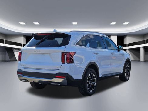 Used 2024 Kia Sorento S image 6