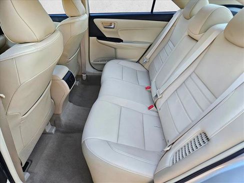 Used 2015 Toyota Camry XLE w/ Moonroof Package image 19