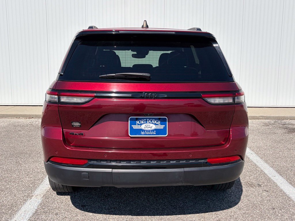 Used 2024 Jeep Grand Cherokee Altitude AWD/4WD image 6