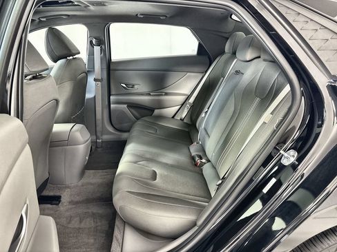 Certified 2025 Hyundai Elantra SEL FWD image 25