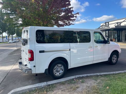 Used 2014 Nissan NV 3500 SL image 6