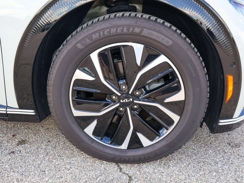 Used 2022 Kia EV6 Wind w/ Wind Technology Package AWD/4WD image 29