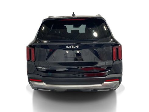 Used 2025 Kia Sorento S w/ Panoramic Sunroof Package FWD image 3