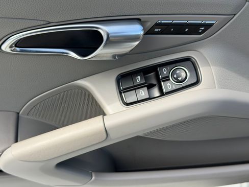 Used 2013 Porsche Boxster S image 12