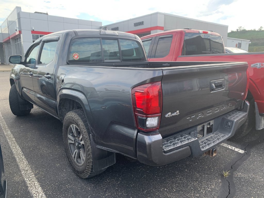 Used 2018 Toyota Tacoma SR w/ SR Convenience Package AWD/4WD image 4