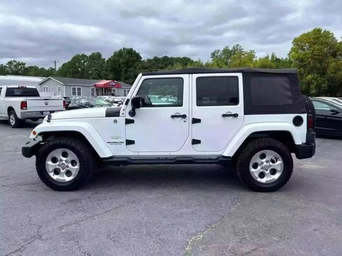 Used 2015 Jeep Wrangler Unlimited Sahara w/ Connectivity Group AWD/4WD image 8