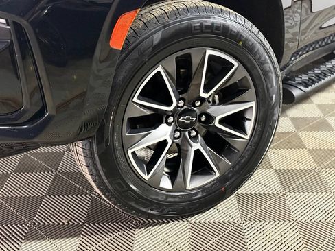 Used 2021 Chevrolet Tahoe Z71 w/ Luxury Package AWD/4WD image 2