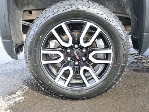 Used 2023 GMC Sierra 1500 AT4 w/ AT4 Premium Package image 10