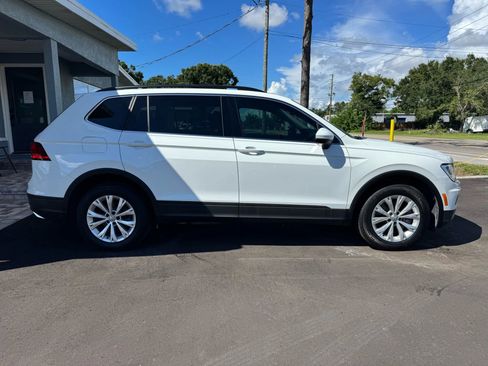 Used 2019 Volkswagen Tiguan SE w/ Panoramic Sunroof Package image 3