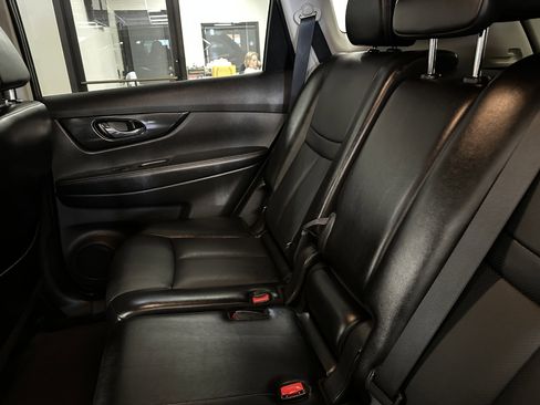 Used 2018 Nissan Rogue SL image 65