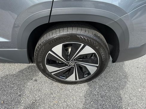 New 2026 Volkswagen Taos SE AWD/4WD image 22