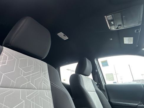 Used 2021 Toyota Tacoma TRD Sport w/ Technology Package image 20