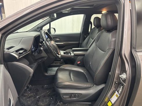 Used 2021 Toyota Sienna XSE image 8