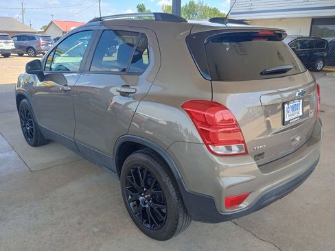 Used 2022 Chevrolet Trax LT w/ Sport Edition FWD image 3