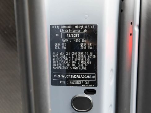 Used 2024 Lamborghini Revuelto image 21