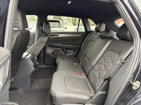 Used 2025 Volkswagen Atlas Cross Sport SE w/ Black Wheel Package image 40