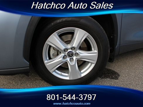 Used 2023 Toyota Highlander LE AWD/4WD image 9