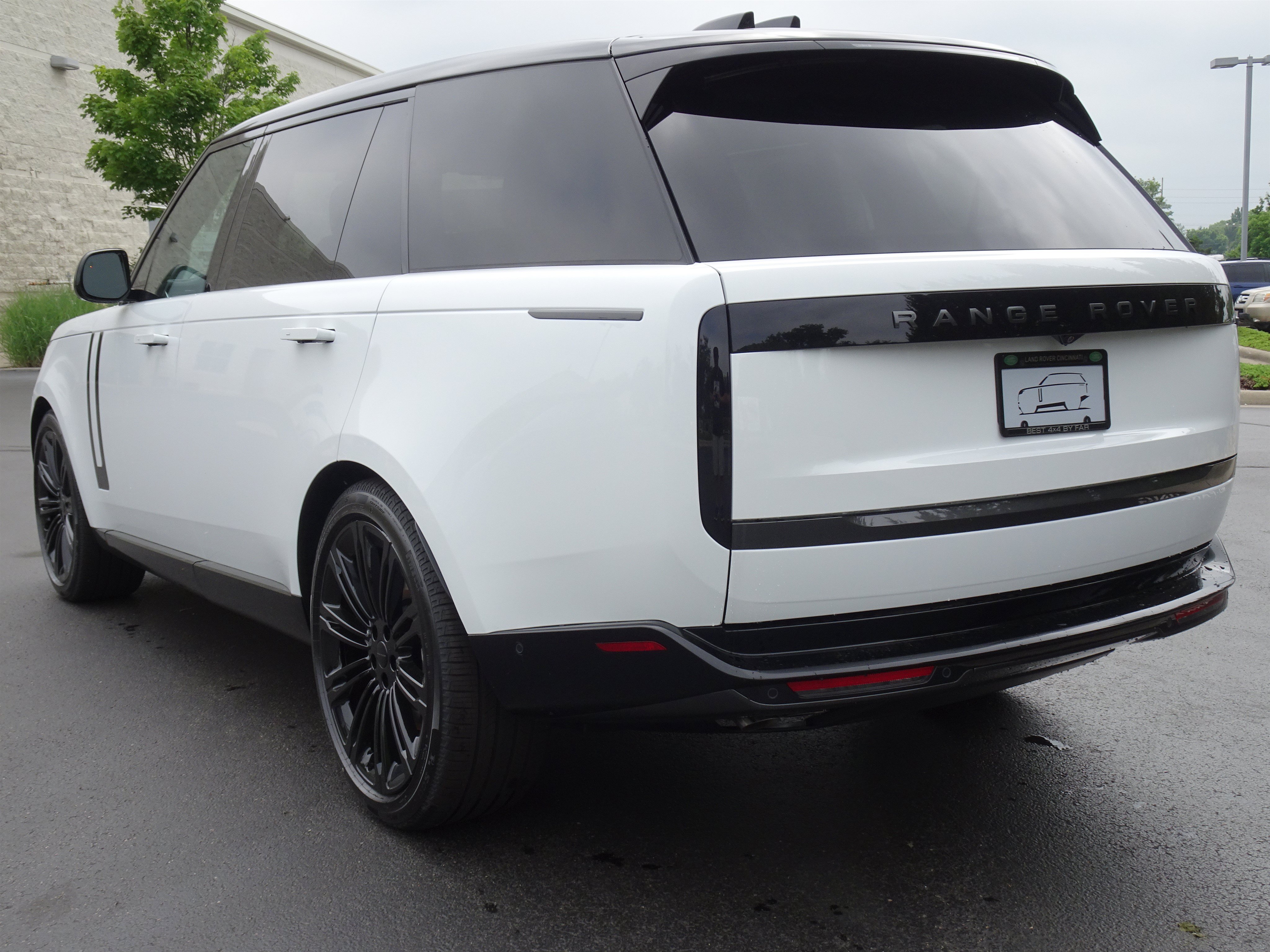New 2026 Land Rover Range Rover Long Wheelbase SE AWD/4WD image 10