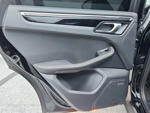 Used 2022 Porsche Macan image 16