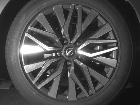 Used 2025 Nissan Altima 2.5 SV FWD image 16