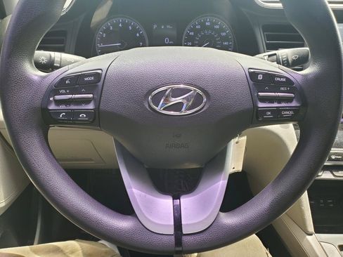 Used 2020 Hyundai Elantra SEL FWD image 16