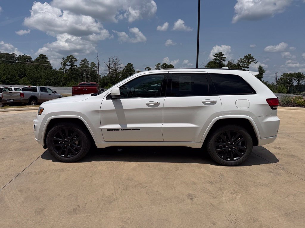 Used 2020 Jeep Grand Cherokee Altitude RWD image 2