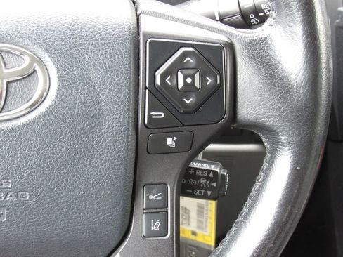 Used 2018 Toyota Sequoia Platinum AWD/4WD image 31