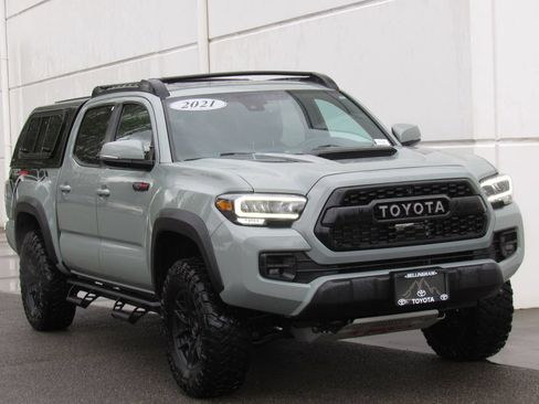 Certified 2021 Toyota Tacoma TRD Pro AWD/4WD image 2