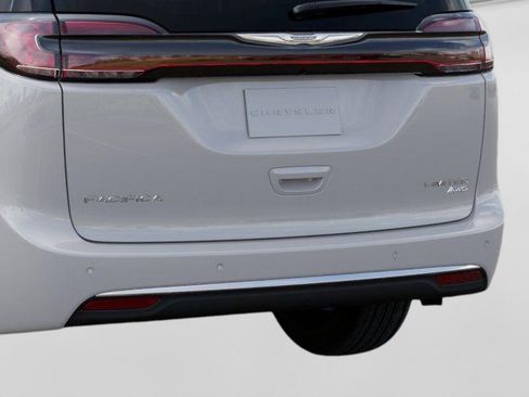 New 2026 Chrysler Pacifica Limited image 13